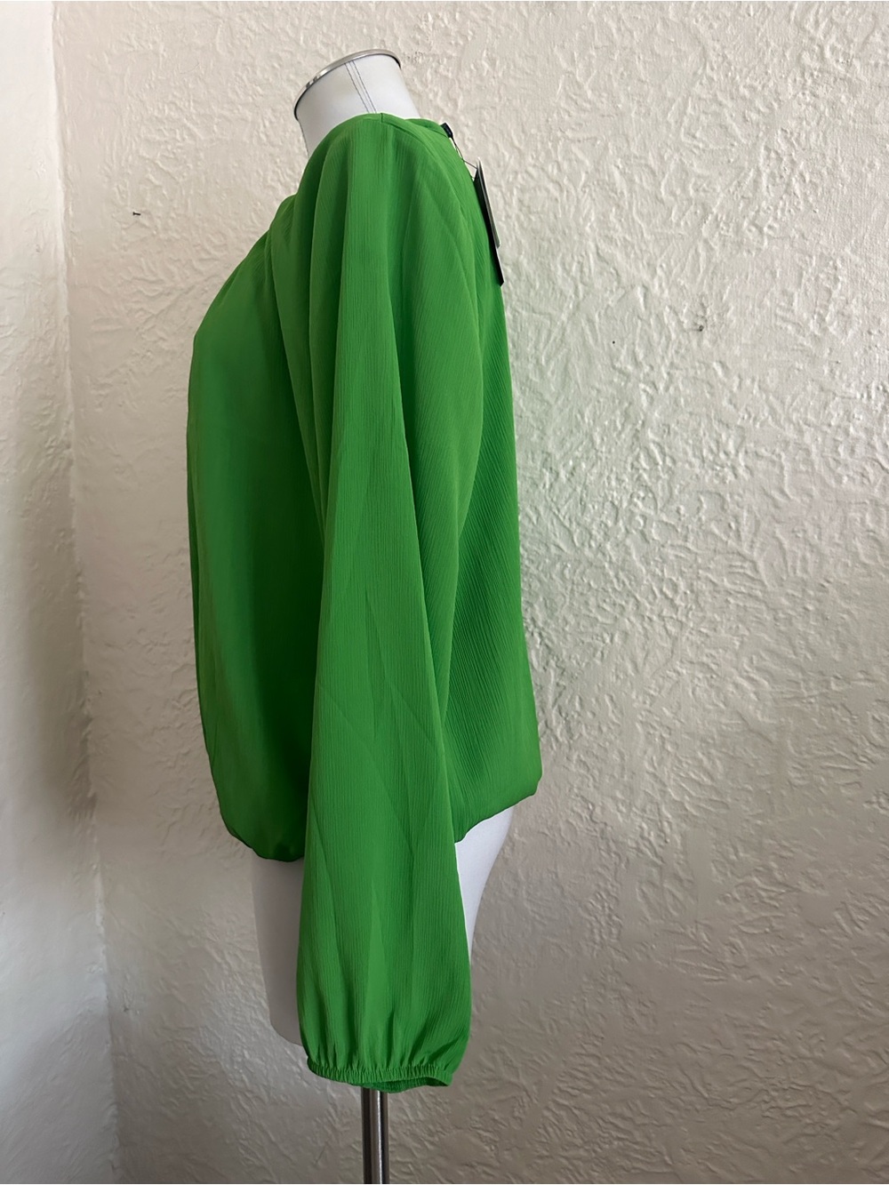 Tommy Hilfiger Green Crepe Bubble Hem Blouse Top NWT Large - Picture 2 of 6